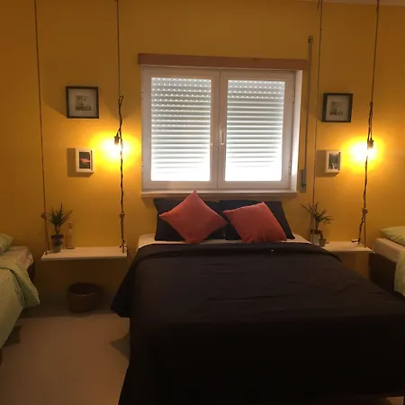 Pineapple Surf House * アトウギア・ダ・バレイア