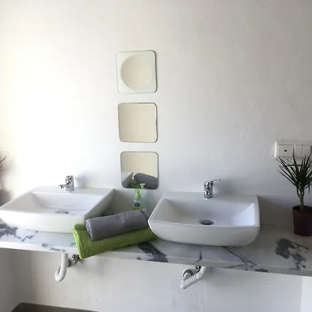 ホステル Pineapple Surf House