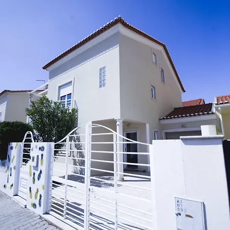 ホステル Pineapple Surf House