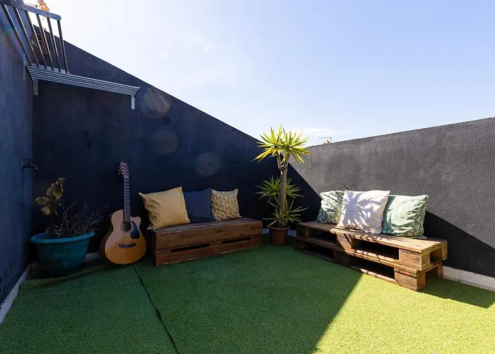 Pineapple Surf House Hostel