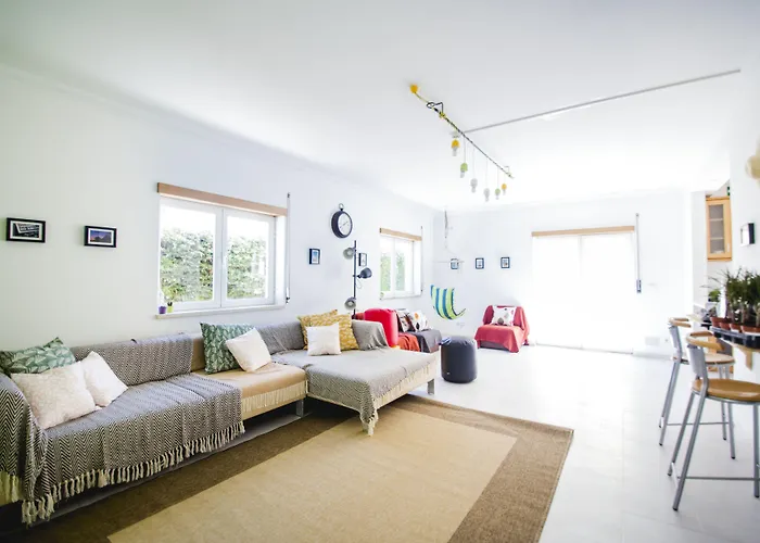 Pineapple Surf House *