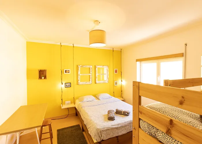 Pineapple Surf House *