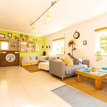 Pineapple Surf House * אנטוגויה דה באלייה