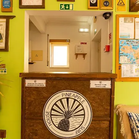 Pineapple Surf House 旅馆
