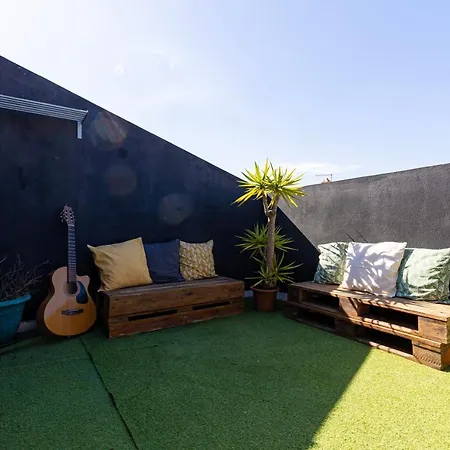 Pineapple Surf House אכסניה