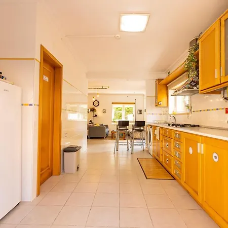 Hostel Pineapple Surf House Atouguia da Baleia