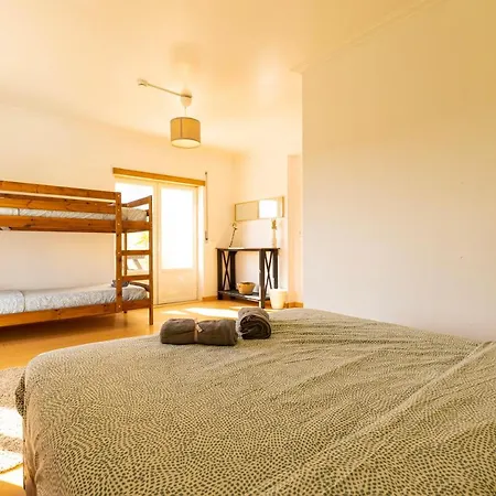 Pineapple Surf House * אנטוגויה דה באלייה