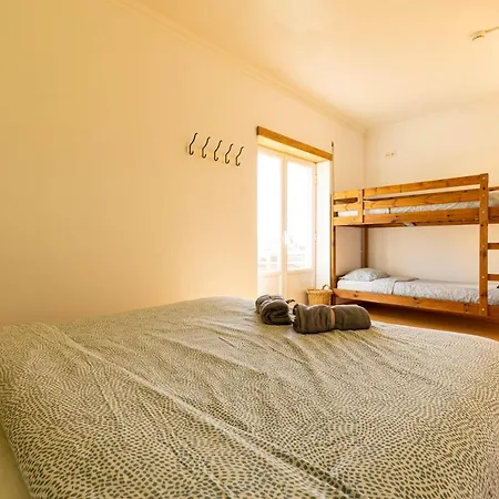 אכסניה Pineapple Surf House