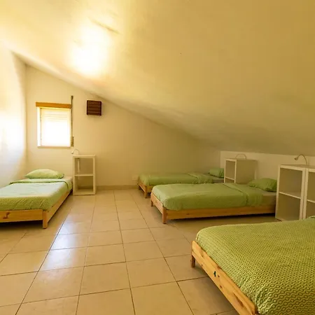 אכסניה Pineapple Surf House