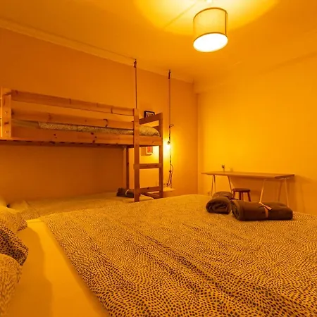 Pineapple Surf House אנטוגויה דה באלייה