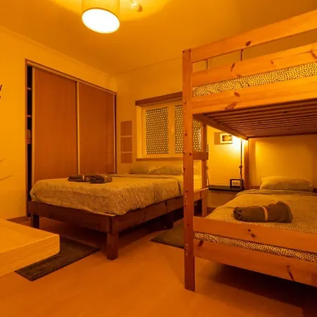 Pineapple Surf House אכסניה