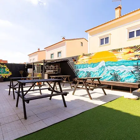 Pineapple Surf House אכסניה