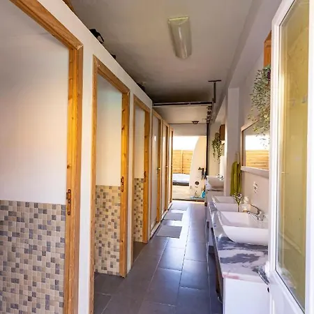 Pineapple Surf House 旅馆