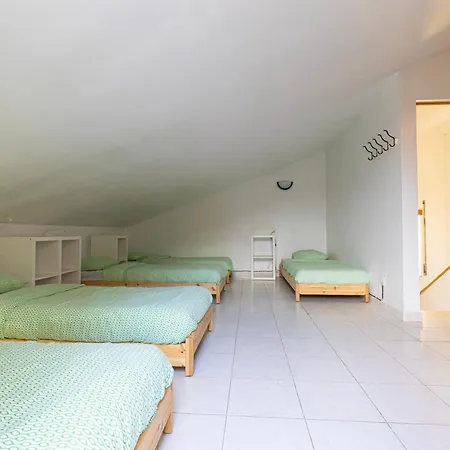 אכסניה Pineapple Surf House אנטוגויה דה באלייה