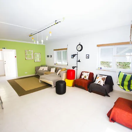 Pineapple Surf House אכסניה אנטוגויה דה באלייה