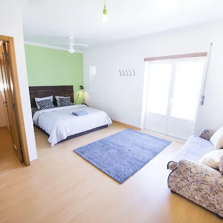 אכסניה Pineapple Surf House