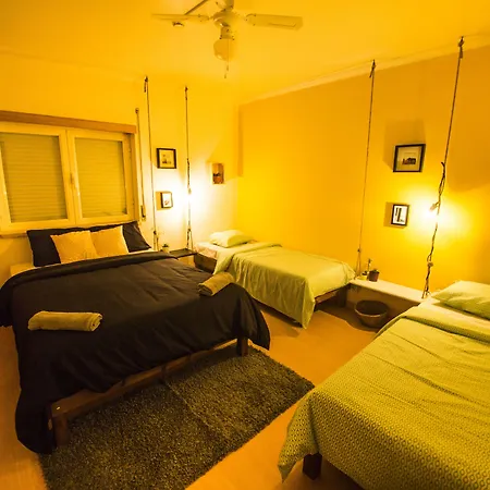 Pineapple Surf House אכסניה *