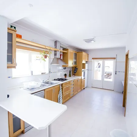 Pineapple Surf House Ostello Atouguia Da Baleia
