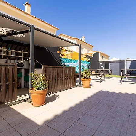 Pineapple Surf House * אנטוגויה דה באלייה