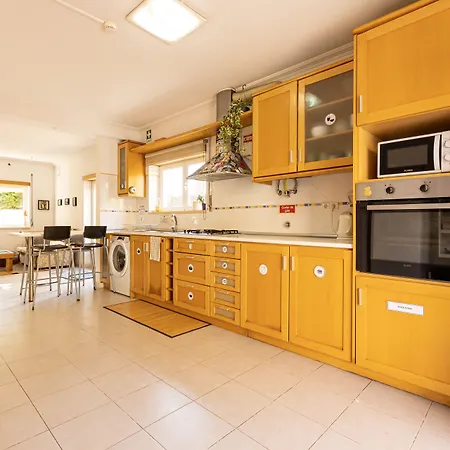 Pineapple Surf House * אנטוגויה דה באלייה