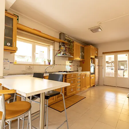 Pineapple Surf House אכסניה *