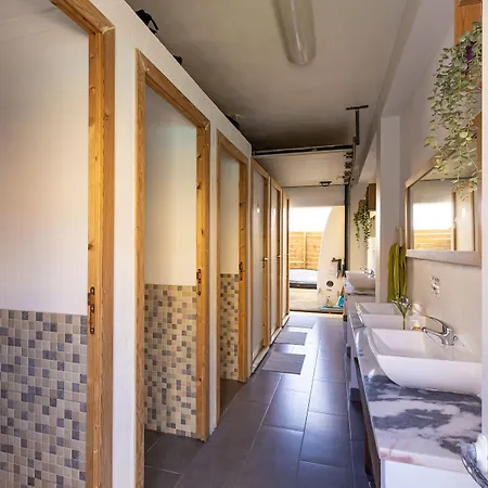 אכסניה Pineapple Surf House אנטוגויה דה באלייה