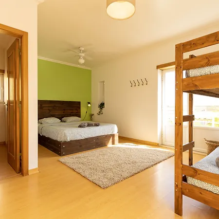 אכסניה Pineapple Surf House