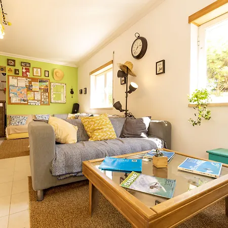 Pineapple Surf House אכסניה