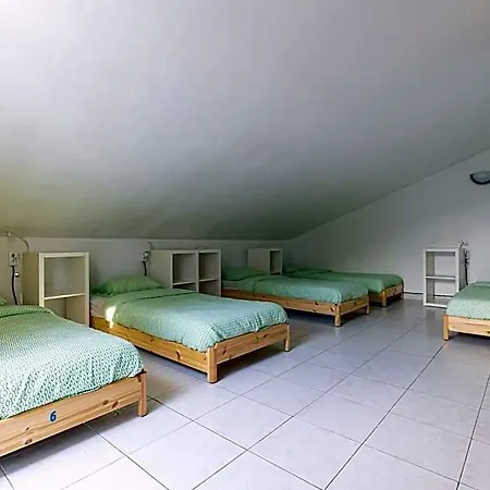 Pineapple Surf House Hostel