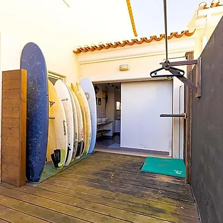 Pineapple Surf House