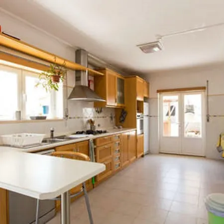 אכסניה Pineapple Surf House