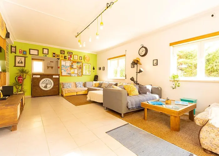 Pineapple Surf House * アトウギア・ダ・バレイア