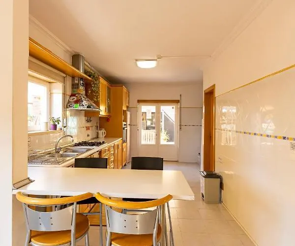 Hostel Pineapple Surf House Atouguia da Baleia