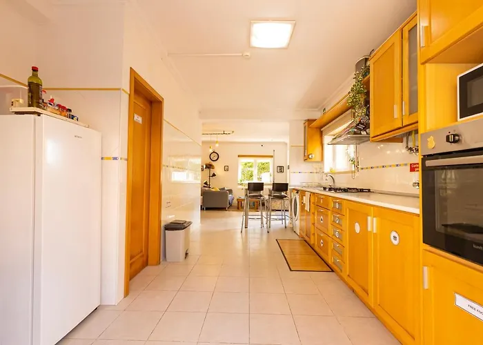 Hostel Pineapple Surf House Atouguia da Baleia