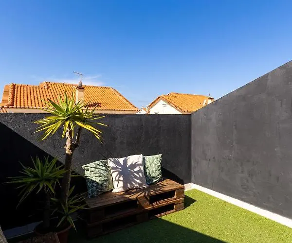 Pineapple Surf House Atouguia da Baleia