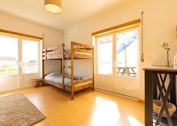 Pineapple Surf House *