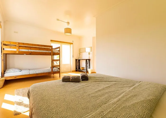 Pineapple Surf House * アトウギア・ダ・バレイア