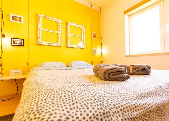 Pineapple Surf House *