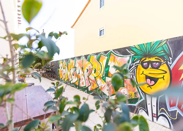 Pineapple Surf House アトウギア・ダ・バレイア