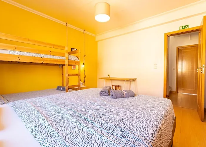 Hostel Pineapple Surf House Atouguia da Baleia