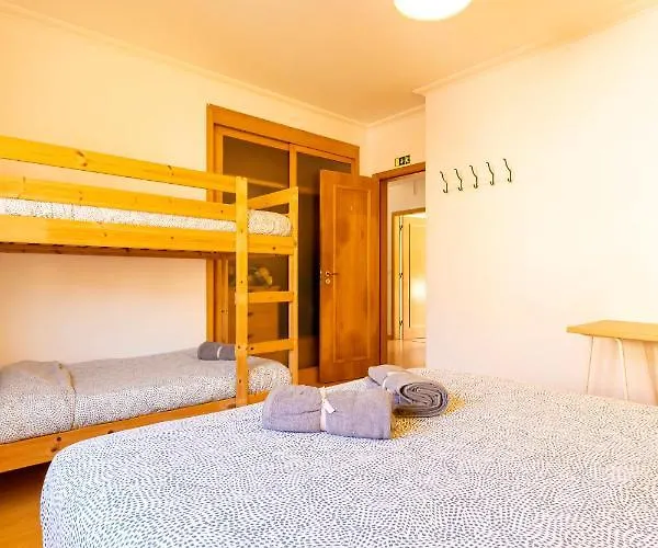 Pineapple Surf House *