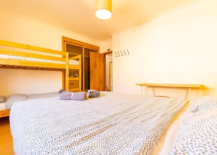 Pineapple Surf House Hostel *