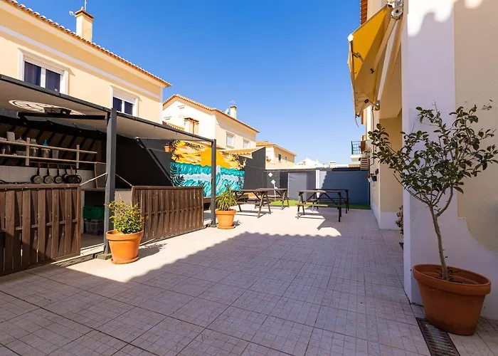 Pineapple Surf House ホステル