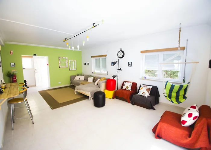 Pineapple Surf House Hostel Atouguia da Baleia