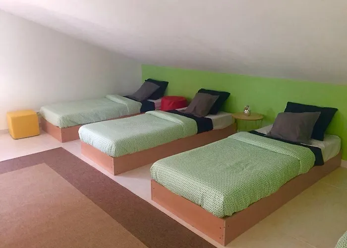 Pineapple Surf House Hostel Atouguia da Baleia