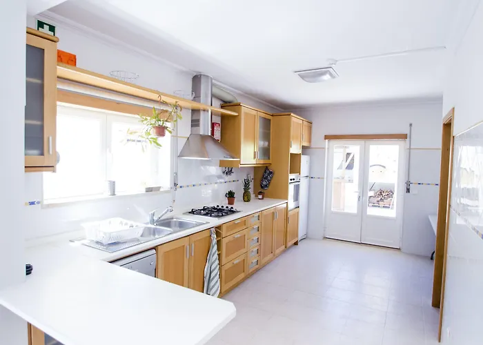 Pineapple Surf House Hostel Atouguia da Baleia