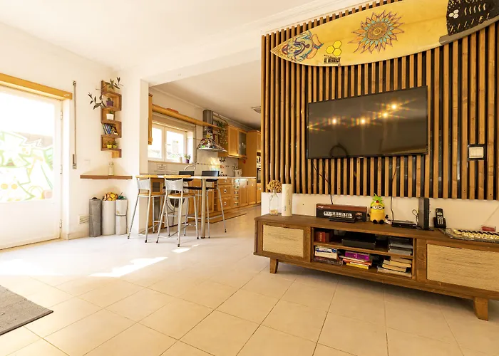 Pineapple Surf House