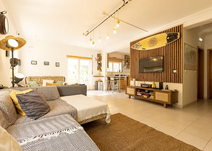 Pineapple Surf House ホステル