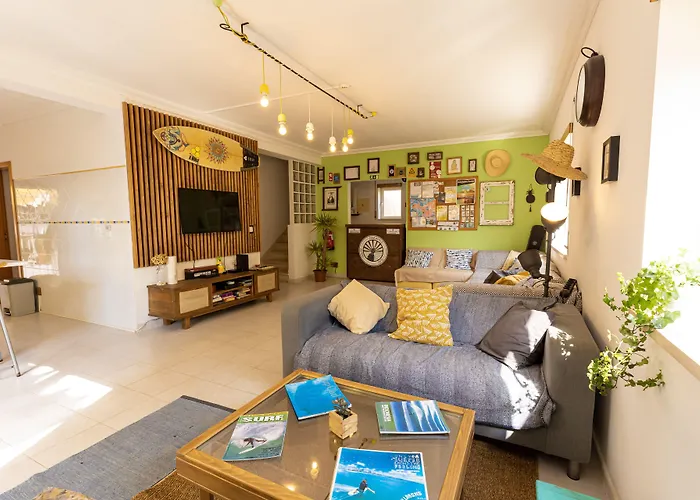 Pineapple Surf House Hostel Atouguia da Baleia
